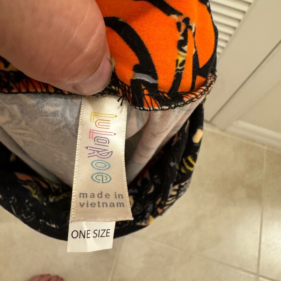 Is LulaRoe floral pattern stretch leggings orange rose  I’m sure this is juniors - Picture 4 of 10